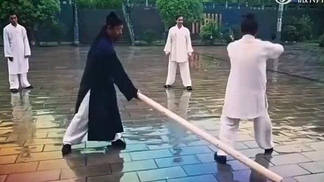 卧槽，我TM看傻了，这是头皮铁骨吧！