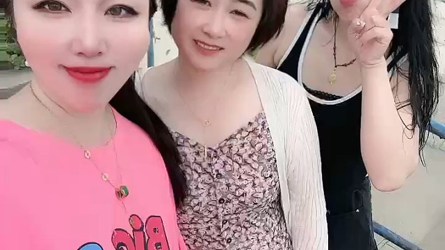 阳光正好，微风不燥，不负美好时光，和家人出去散散心，拍拍照，走到哪都是快乐[庆祝][庆祝]