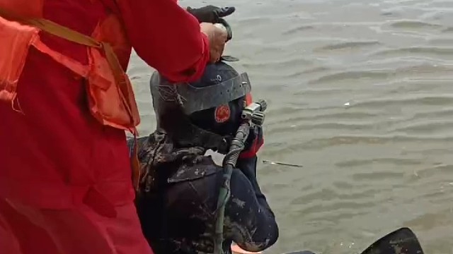 生容易活容易生活不容易