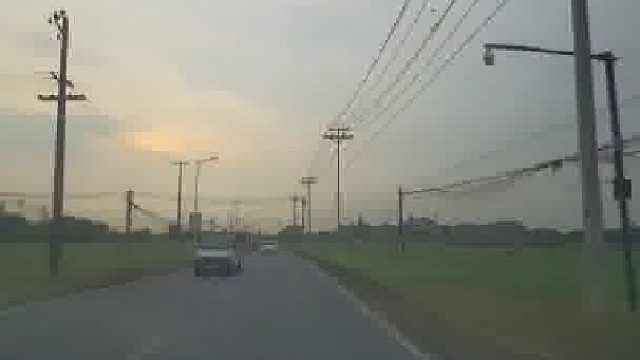 车主记录下开车短短几十秒的经历