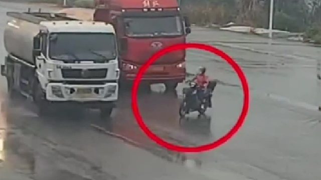 涉事女子：看到前面有摩托车我就过来了！