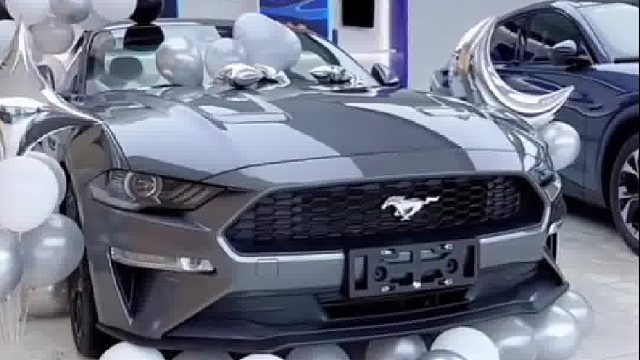 撞了一辆丰田车，男友问是不是荣威！