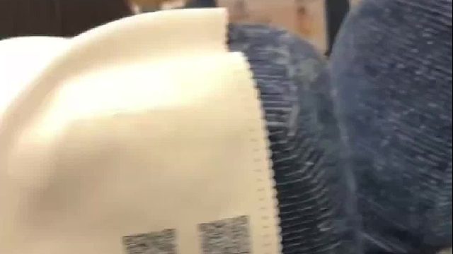 高铁上有熊孩子在吵闹，女生胡言乱语用魔法打败魔法，最后家长带着吵闹的孩子去别的车厢