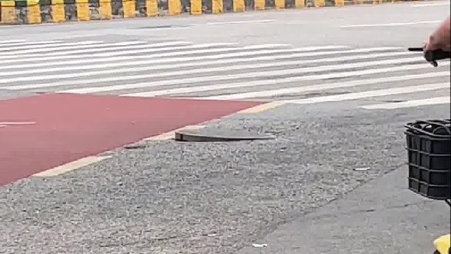 小编提醒：可能存在安全隐患，大家不要随意靠近哦