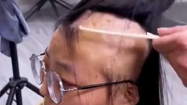 带上假发后瞬间年轻了10岁