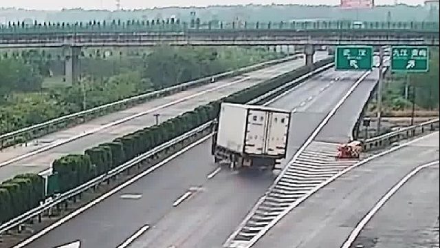 雨天行驶遇水滑怎么办？