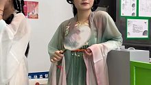 在奶茶店搭讪汉服小姐姐，她们请我喝奶茶，我给他们拍的汉服写真咋样？
