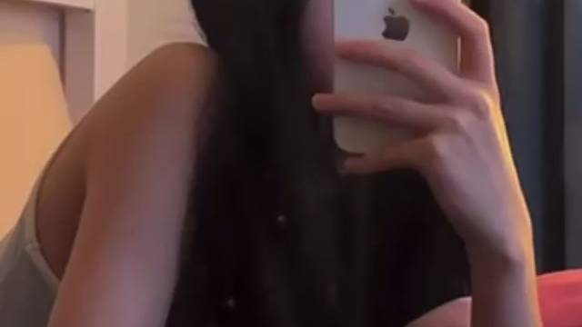 笨蛋美女出现下