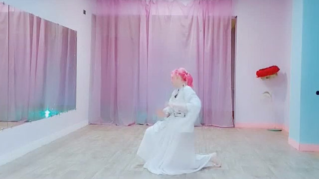 自娱自乐_俄罗斯教主才艺表演嘉宾22.07.16_秀儿(拉达)00