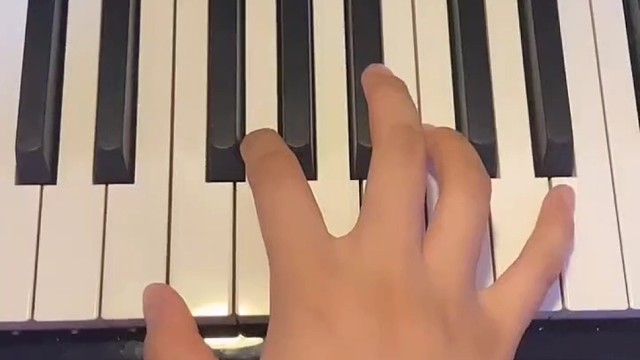 一定要文采斐然吗？我磕磕绊绊，叙意不清的词句也是爱啊。