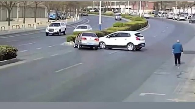 为什么要让速不让道！