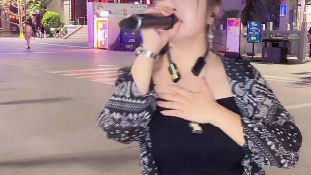 心中有爱，哪里都是舞台