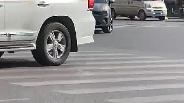 这车什么情况……