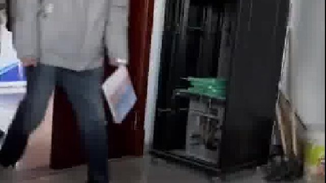 这个门槛，今天算是迈不过去了，你们猜他为啥在这儿拍？