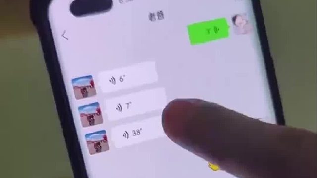 男友父亲为催情侣二人结婚，竟私自写好请柬，并订好酒店酒席、婚车、司仪和酒水饮料