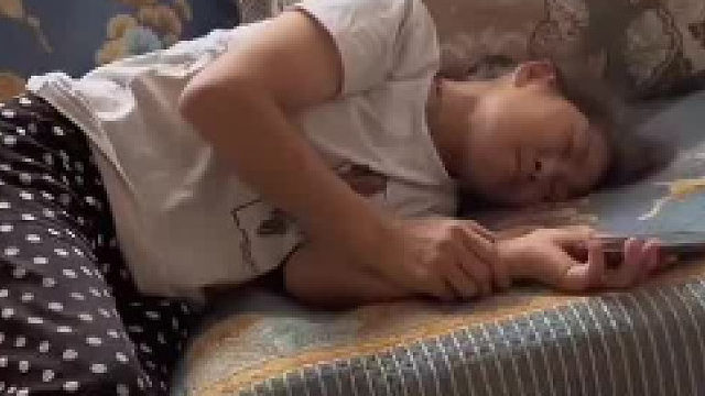 “我没妈妈，我给您当儿子吧！”