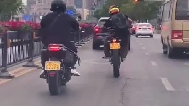 这是什么迷之操作。。。