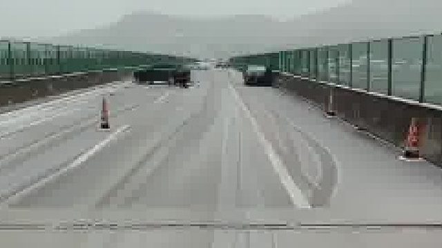 如果道路结冰减速慢行