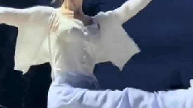 “透过车窗看风景，风景也在看你”