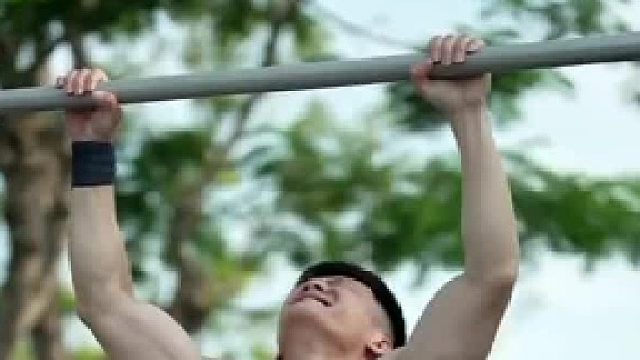 新手单杠引体辅助训练弹力带，可以帮助提高日常训练容量