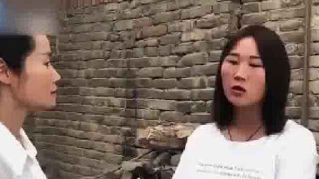 丈夫偷偷给婆婆200元，妻子恼怒大闹离婚，直言：钱比我命都重要
