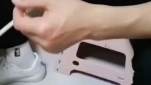 如果长期存在肢体震颤，容易导致情绪异常，比如焦虑、抑郁等，主要表现为情绪低落、坐立不安等。