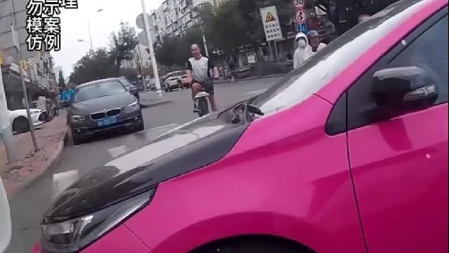 无证驾驶改装车”炸街“，司机：我不开车！