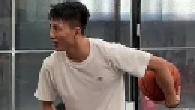 我愿称之为美式单挑，臂展能防住哥们的飞得位吗