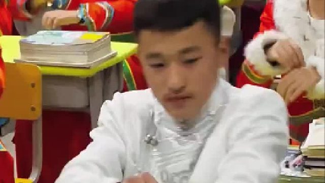 都带着姑娘快到家门口了，遇见她爸