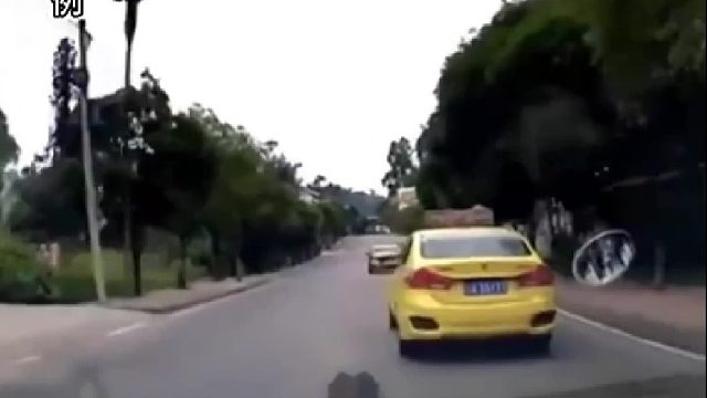 连续超车当发现对向来车为时已晚！