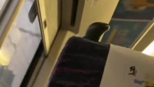 男子高铁劝家长引导哭闹男孩反被怼：那我把他弄死掉？