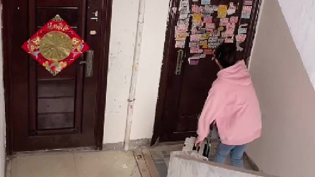 走的时候干干净净，我这才半年不在家呀。