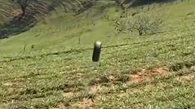 从山顶推下一个轮胎，猜猜它能滚多远？