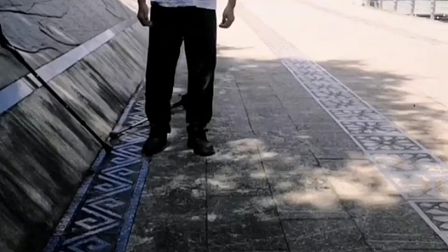 小脑萎缩患者应该养成规律的生活方式，保持健康的生活习惯，注重身体锻炼、避免劳累和过度疲劳，通过合理的