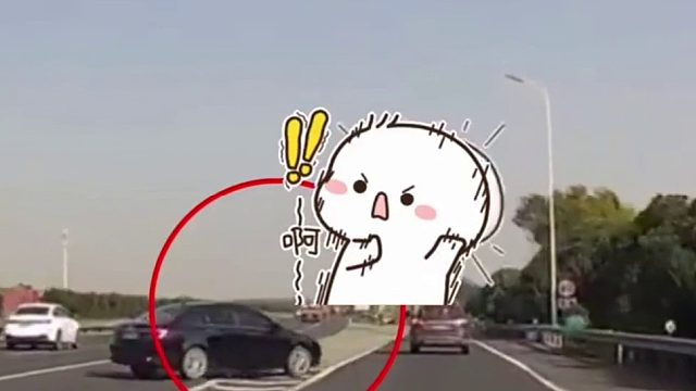 错过出口随意变道视频还原惊险瞬间！
