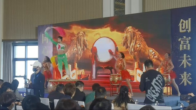 美女鼓上舞表演