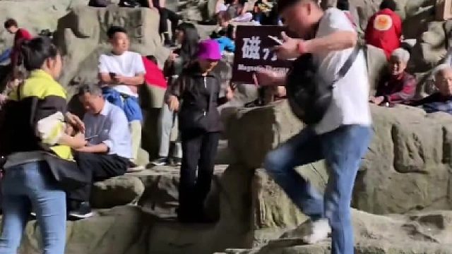 磁疗区，来晚了都没位置……