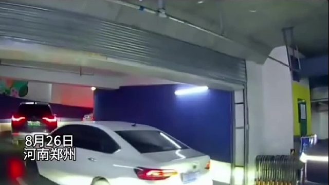 女子在“拉链式”路段抢行，上一秒还很得意下一秒傻眼了！