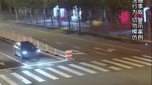 掉头时要减速观察，让直行车辆先行！