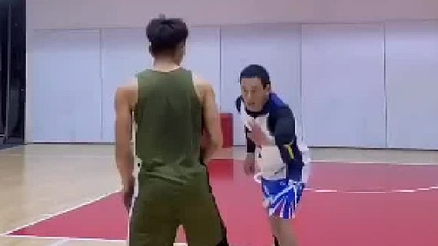 以后有人踢馆成功又刚好有你的尺码的话，就拿走