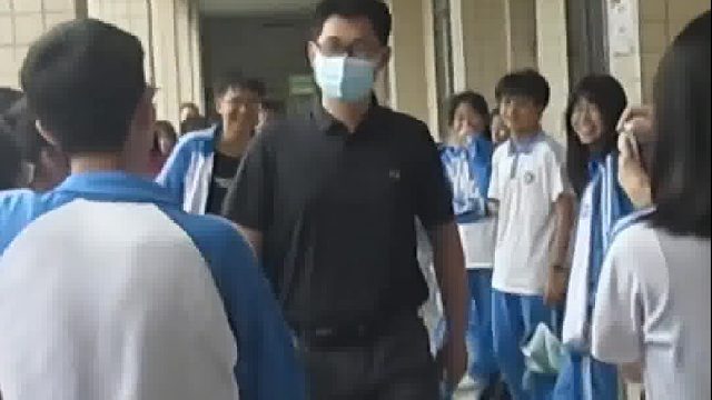 高中男生穿年级主任同款衣服气质拿捏住了