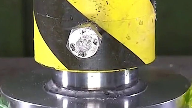 液压机VS巧克力等……