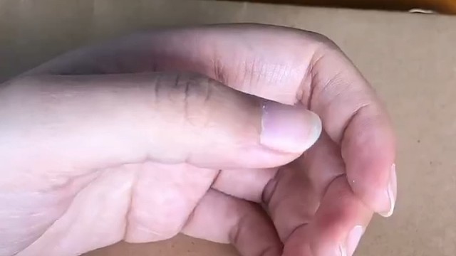 表现为姿位性震颤，可同时含有运动性、意向性或静止性震颤成分。