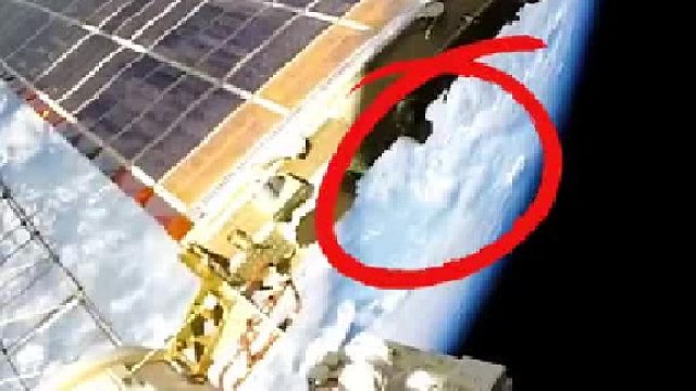 宇航员在空间站工作时，为什么都是背对着地球的？