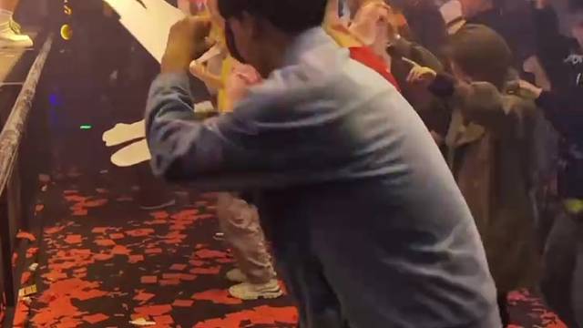 蹦迪