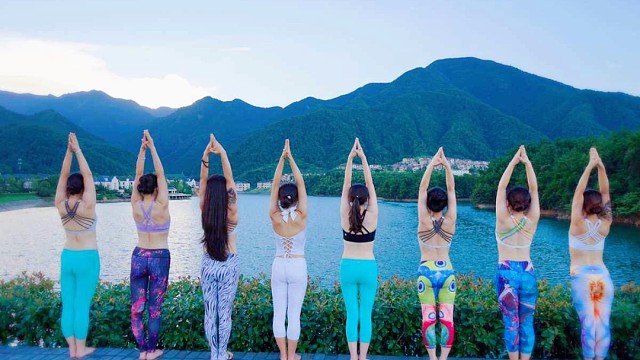 生活原本沉闷跑起来才有风