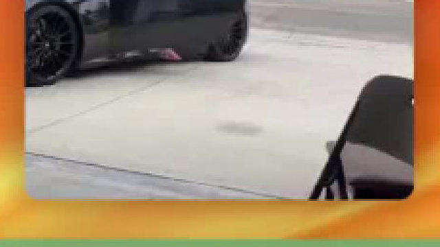 重点是后面那个黑人