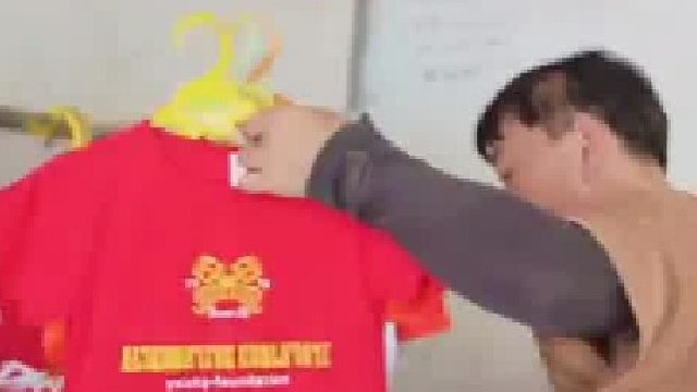 小商户放弃实体店，转战“日租摊位”：150一天，不焦虑