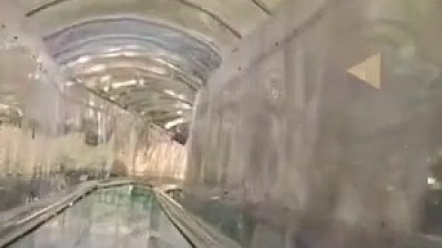 男子玩游乐项目不听提示，下一秒就出了意外……