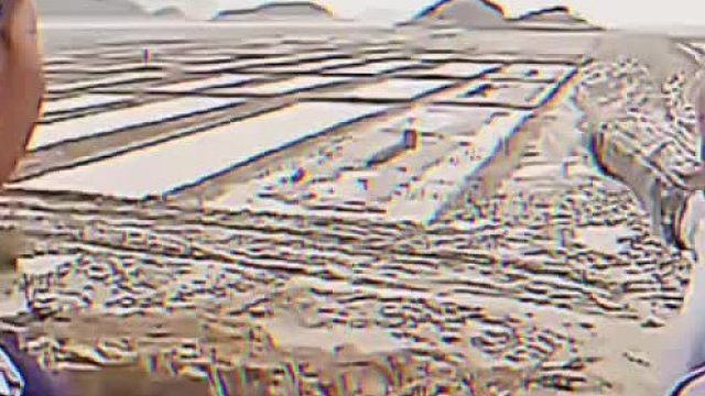 女记者是一点亏都不吃呀